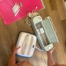 Cricut Explore 2 / Cricut Heat Press/ Mats,tools,blades