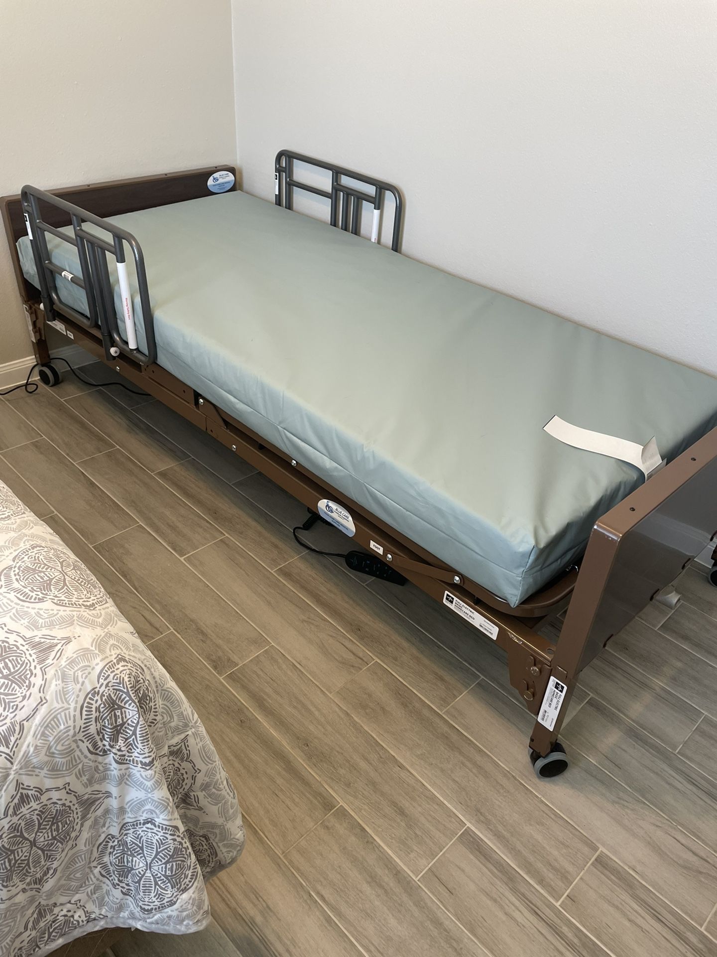 HOSPITAL BEDS to sell and rent