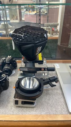 Shiyu X60 & X100 RGB cob fill light w/battery pack X190 grip battery charger. 70487152