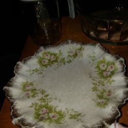 💖ANTIQUE DISH. SECOND PICTURE SHOWS STAMP. DON'T KNOW ANYTHING ABOUT IT. 