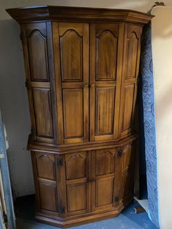 LARGE VINTAGE WOOD TV / MEDIA CENTER CABINET - SOLID, STURDY, all real wood
