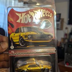 Hot Wheels Collectors RCC Exclusive 
1970 Ford mustangs 