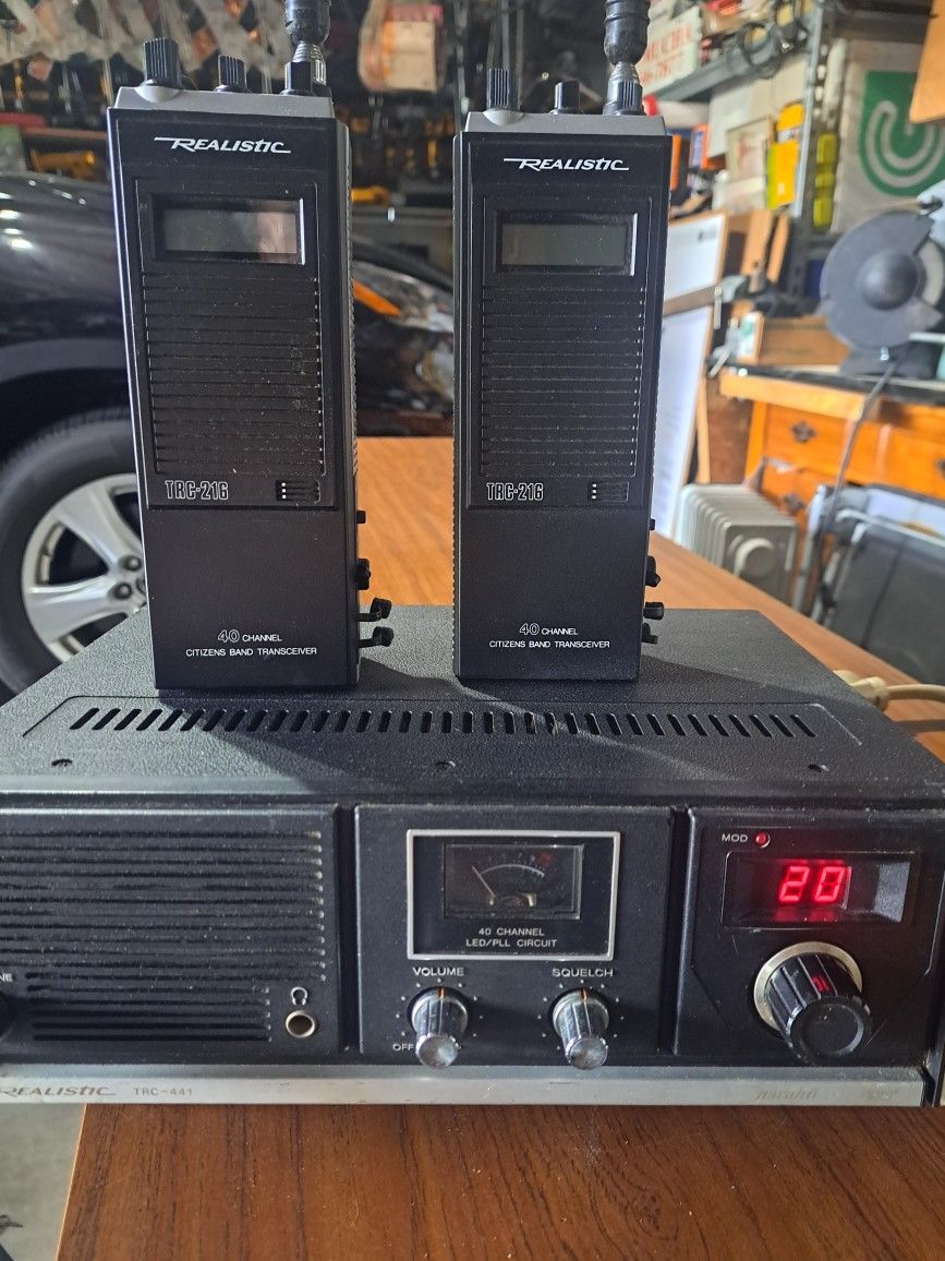 REALISTIC  TRC-441  40 CHANNELS  LED/PLL CIRCUIT  WITH 2  TRC-216  40 CHANNELS CITIZEN BAND TRANSCEIVER'S  