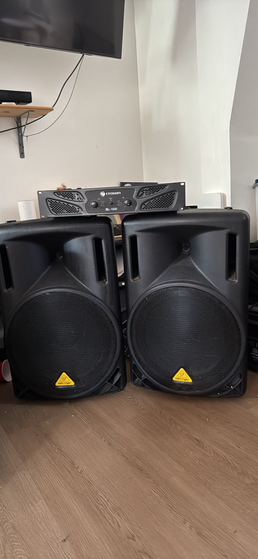 DJ Speakers and Crown XLi 1500 Amp