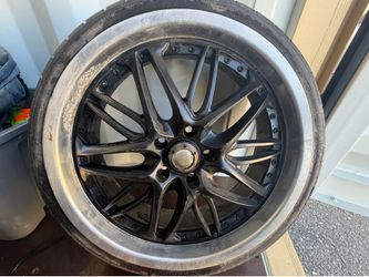20” Menzari Inferno wheel, featuring a distinct black gloss finish and a polished machined lip.