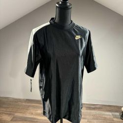 NWT XS Nike Loose Fit Top - Black White Gold