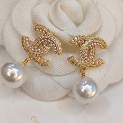 Pearl tassel letter stud earrings