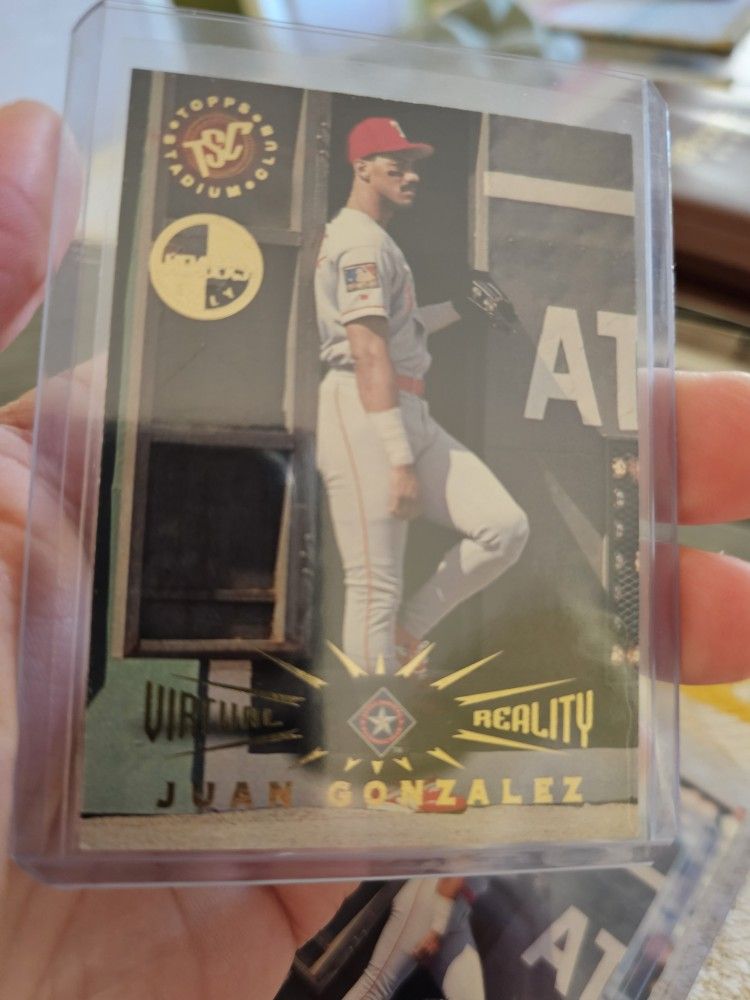 Juan Gonzalez '95 Topps Stadium Club Members Only Virtual Reality Parallel Baseball Card