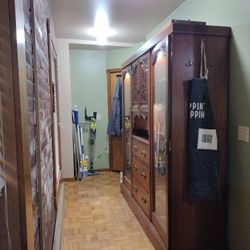 Cabinet/China Cabinet 