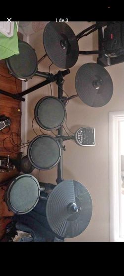 Electric drum set ALESIS