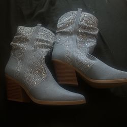 Brand new Boots ( 8.5 )