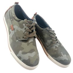 Steve Madden Bfender camo sneakers, lace up design, canvas upper, everyday casual style Men’s size 7 NWOT