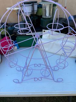 Ferris wheel cupcake holder