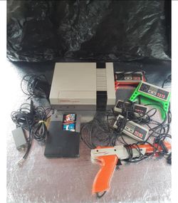 Original console, controllers, gun, etc for Nintendo