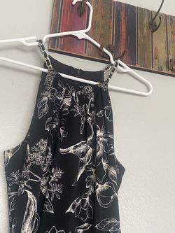 Black Floral Chain Strap Top Size 6 is like Medium so pretty  Romper