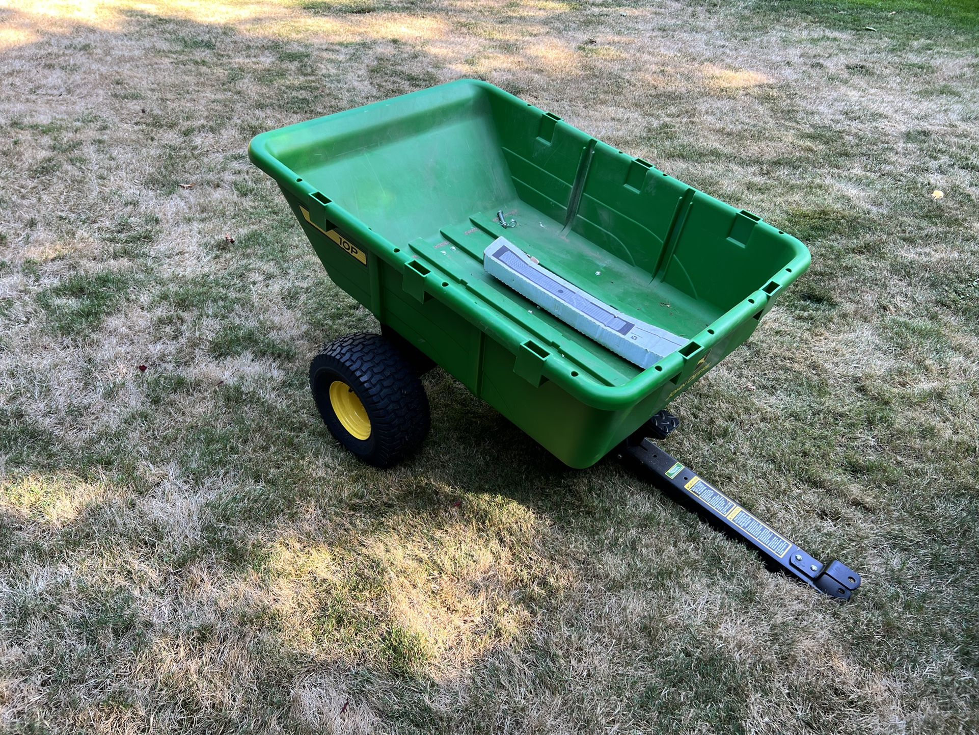 John Deere X354 Riding Lawnmower (2020) + Rear Bagger + 10P Utility