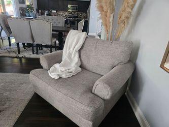Super Clean Living Room Sofa & Chair – Great Deal!