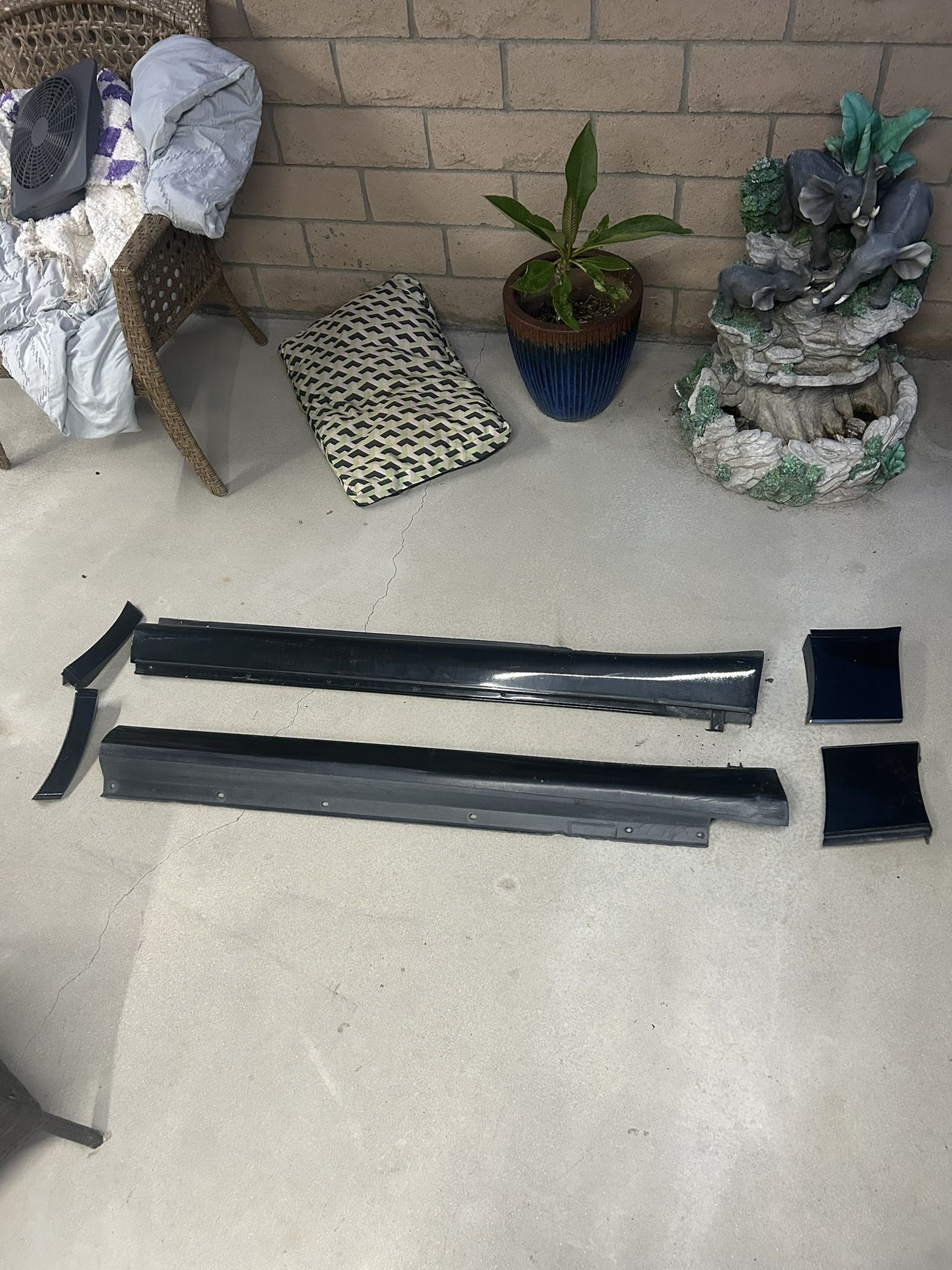 01 gs300 OEM side skirts