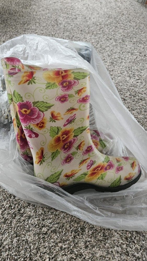 Women's Boots size 8