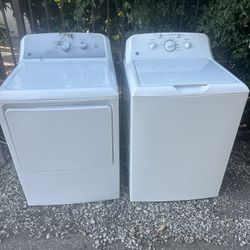 GE Washer And Dryer Gas  Like New 🐝
