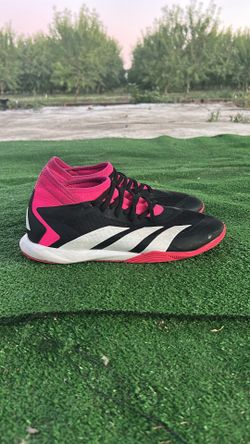 Indoor soccer shoes
