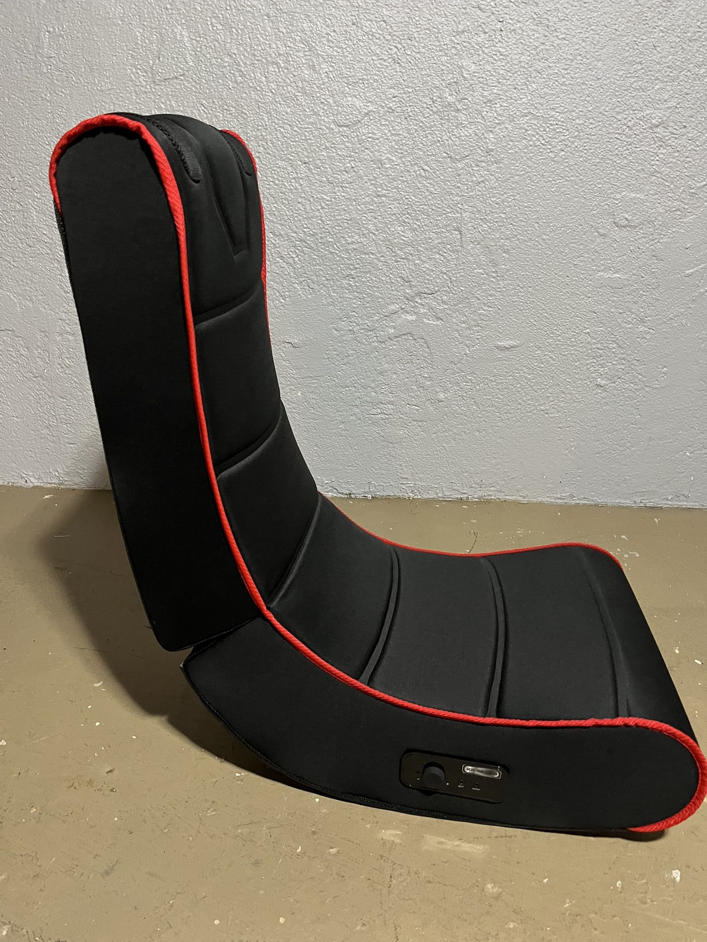 Sharper image gaming chair with Speakers