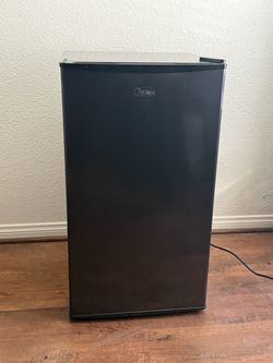 Midea Mini Fridge