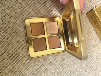 Hourglass Eye Shadow Palette