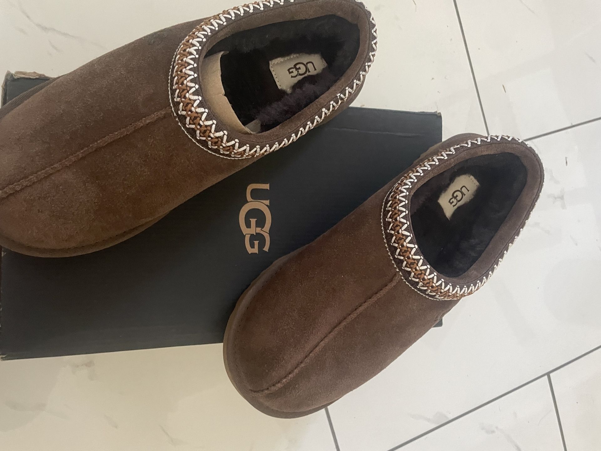UGG