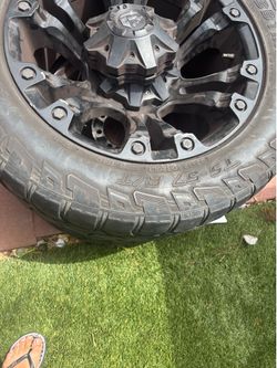 Truck tires and Rim size 33x12.50 R20LT