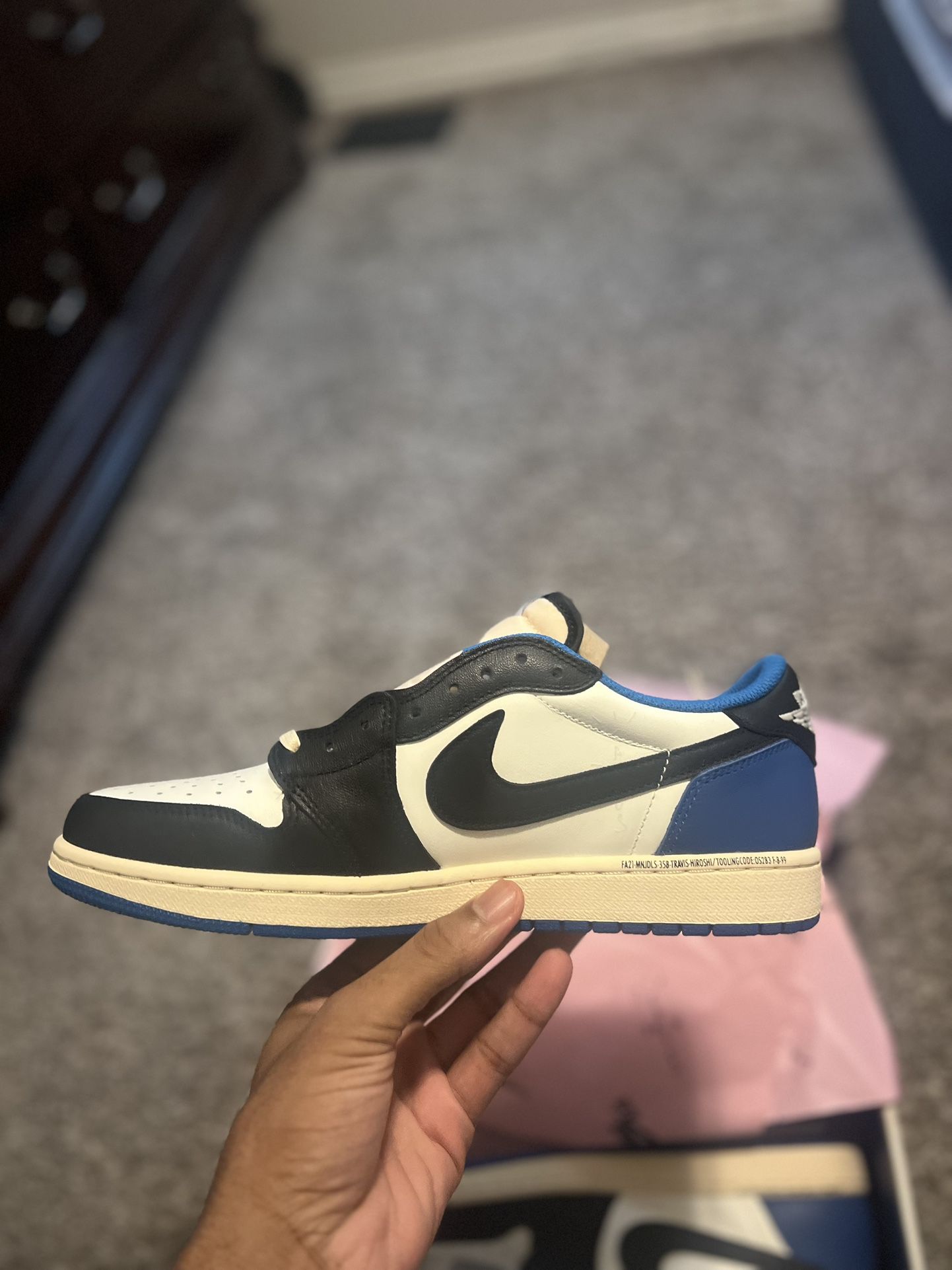 Travis Scott Jordan 1 Fragment