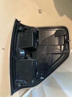 Genuine OEM Hyundai Kia Air Cleaner Lower Housing 28112-F2000