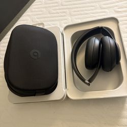 Beats Studio by Beats by Dre