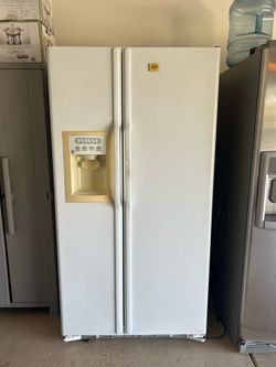 Side by side Refrigerator 22.1 cu. ft. With water and ice