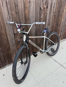 Throne pedal bike