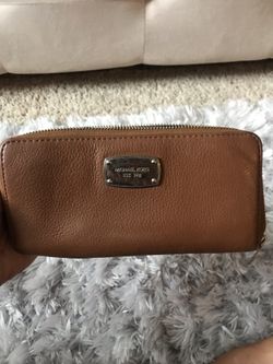 Michael kors wallet 100% authentic