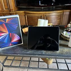 iPad Pro 12.9inch (5th gen) 128gb with case and apple pencil (2nd gen)