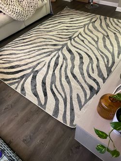 Boutique Rugs Gray Ecorse Zebra Print Rug – 6’7” x 9’