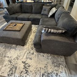 Sectional With Ottoman And Pillows 