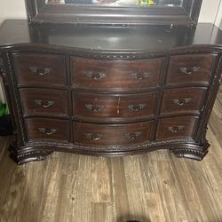Dresser With Mirror