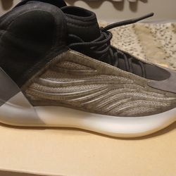 Yezzy Size 12.5 Mens New Authentic 