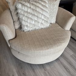 Oversized Swivel Barrel Chair Must Go ASAP!