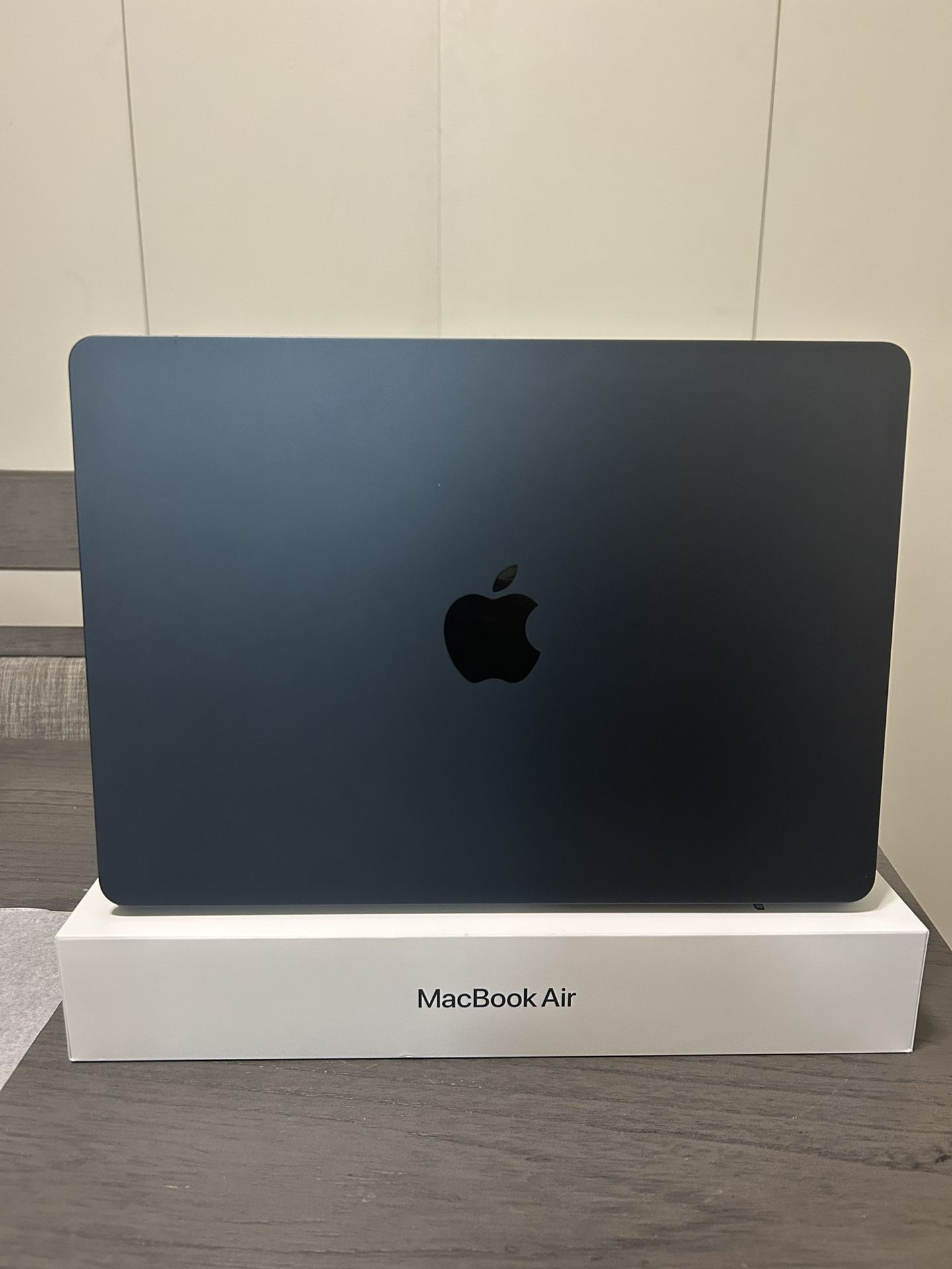 Blue Macbook Air 13” m3 2024