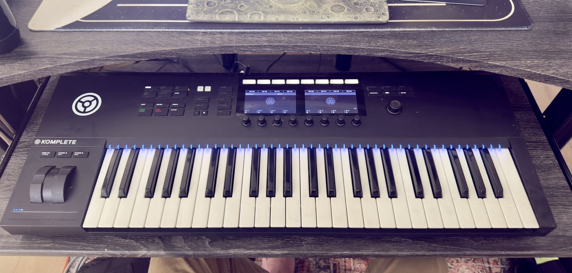 Native Instruments Komplete Kontrol 49-Key Keyboard + Komplete 13 Select & Ultimate Upgrade