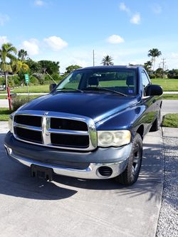 Dodge 2005 Ram 1500 2 door auto 6 cylinder 147000 mi