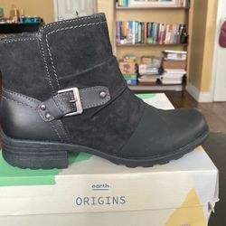 Earth Origins Suede/Leather In Black Ankle Boot 9M