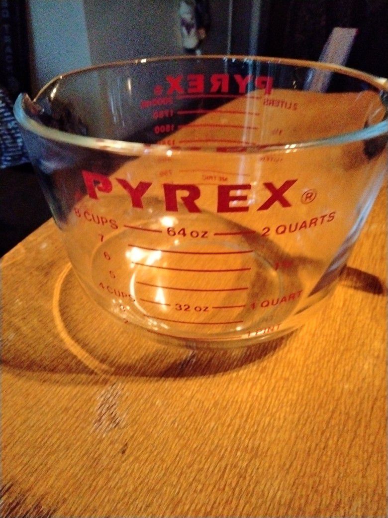 Pyrex 2 Quart Glass Measuring Cup for Sale in Sulphur, LA - OfferUp