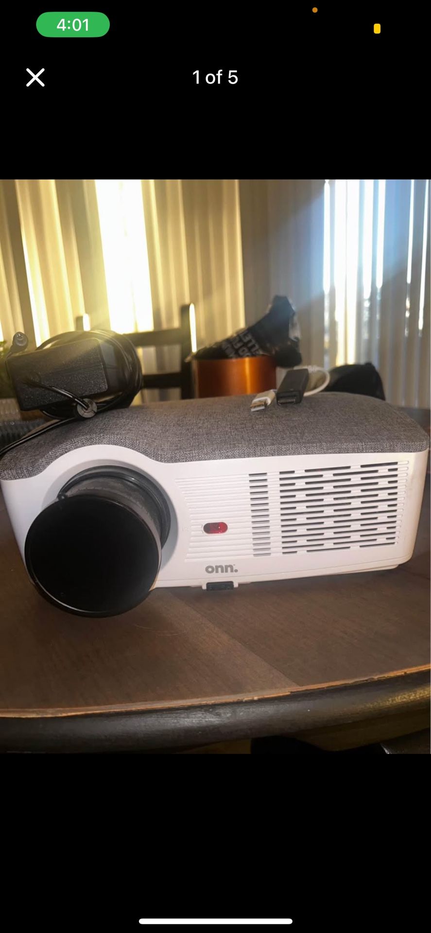LED projector With Roku Stick