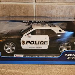 Maisto SPECIAL EDITION 2006 Dodge Challenger Concept Police Vehicle 1:18 Scale Diecast -New in Box
