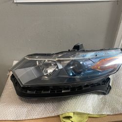 2010-2011 Honda iSight Left Headlight 